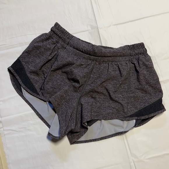 Lululemon Run Speed Shorts 4” Gray Black Stripe Size 6 Zip Pocket - Picture 6 of 10